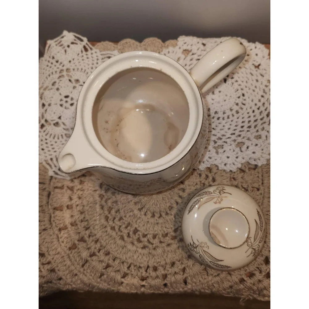 Antique 1950's Lifetime China Co. Prairie Gold Wheat Teapot/Coffee pot.  5.5in